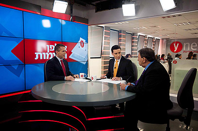 השר ארדן וח"כ בן-אליעזר באולפן העימות של ynet (צילום: בני דויטש) (צילום: בני דויטש)