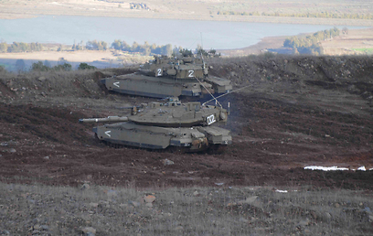 חילופי ירי. טנקים של צה"ל סמוך לגבול הסורי, היום (צילום: אביהו שפירא ) (צילום: אביהו שפירא )