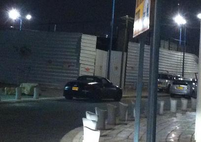 רכב היוקרה שחנה בנמל תל אביב ולא נגרר, לטענת הנהג ()
