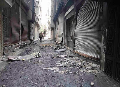 הרס ברחובות. הפצצות צבא אסד נמשכות (צילום: רויטרס) (צילום: רויטרס)