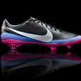 Mercurial Vapor VIII C. נייקי על מגרש הכדורגל