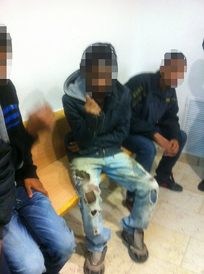 "הקטינים הושמו במעצר בתחנה בדימונה ללא סדינים ושמיכות" ()