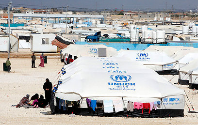 הירדנים התחילו להשיב לסוריה פליטים שנכנסו לשטחם (צילום: EPA) (צילום: EPA)