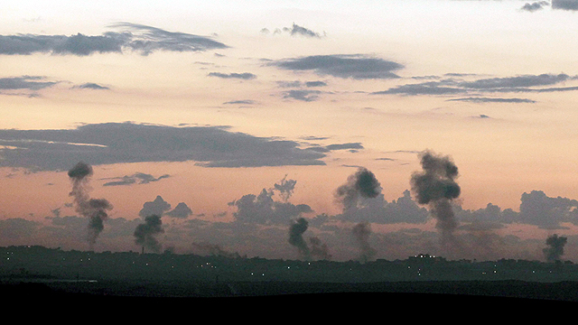 ארכיון. תקיפה ביום השנה למבצע עמוד ענן (צילום: EPA) (צילום: EPA)