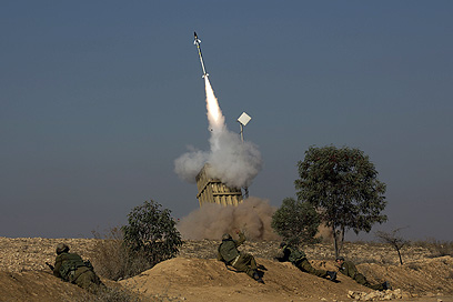 "כיפת ברזל" בפעולה, הבוקר (צילום: AFP) (צילום: AFP)