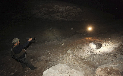 סריקות כוחות הביטחון באזור נפילת הרקטה בגוש עציון (צילום: גיל יוחנן) (צילום: גיל יוחנן)