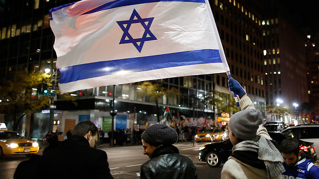Una reunión de apoyo a favor de Israel ante el Consulado de Israel en Nueva York (Foto: Reuters)