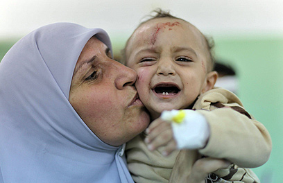 נשים בעזה המופצצת  (צילום: AFP) (צילום: AFP)