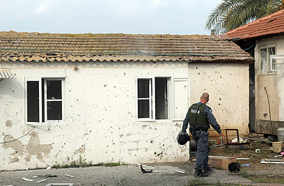 הנזק שנגרם לבית במועצת באר טוביה (צילום: אבי רוקח) (צילום: אבי רוקח)