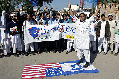 הפגנה בפקיסטן נגד ישראל וארה"ב (צילום: AFP) (צילום: AFP)
