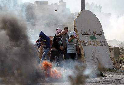 Students protest Operation Pillar of Defense at Birzeit University in 2012. (Photo: AFP)