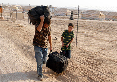 ילדים בלי מקלט ראוי עלולים לקפוא מקור. פליטים סורים (צילום: EPA) (צילום: EPA)