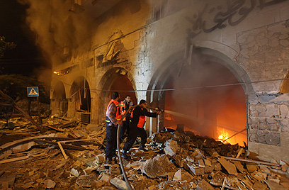 מבנה הבנק המרכזי שהופצץ בלילה (צילום: AFP) (צילום: AFP)