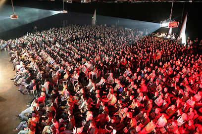 הקהל נוהר לאירוע. מתוך פצ'ה קוצ'ה בתל אביב (צילום: עלמה מכנס) (צילום: עלמה מכנס)