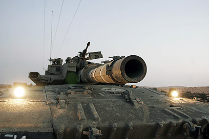 כוחות שריון בגבול הרצועה (צילום: אליעד לוי) (צילום: אליעד לוי)