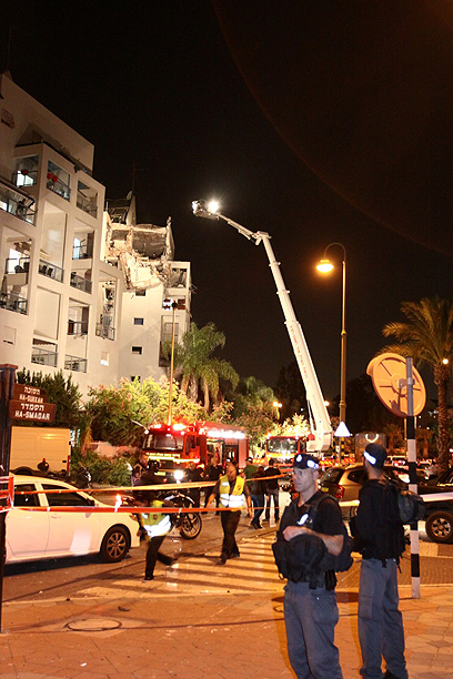 הפגיעה בראשון לציון. "ישראל תחשוב פעמיים" (צילום: אבי מועלם)