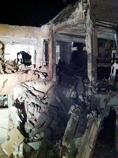מבט מבפנים. הבניין שנפגע (צילום: הילה חמו) (צילום: הילה חמו)