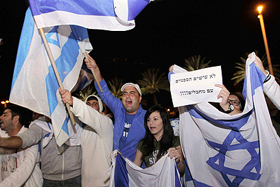 "העם דורש ניצחון". הפגנה באשדוד, אמש (צילום: עידו ארז) (צילום: עידו ארז)