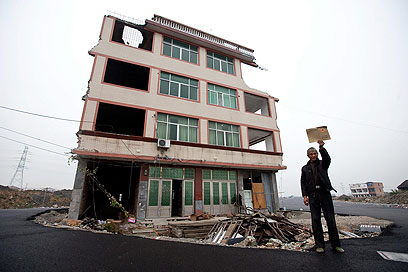 הדיירים טוענים שהפיצוי שהוצע להם לא מספיק למגורים חדשים (צילום: AP) (צילום: AP)
