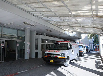 אמבולנסים בבית החולים השרון (צילום: ירון ברנר) (צילום: ירון ברנר)