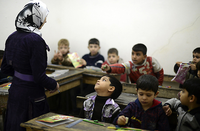 הורי התלמידים חוששים לשלוח את ילדיהם לבית הספר. חלב (צילום: AFP) (צילום: AFP)