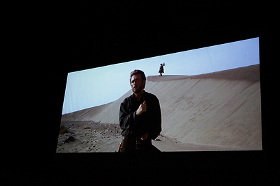 קלינט איסטווד מככב במסך של פסטיבל סרטים בערבה (צילום: ליהי אבידן) (צילום: ליהי אבידן)