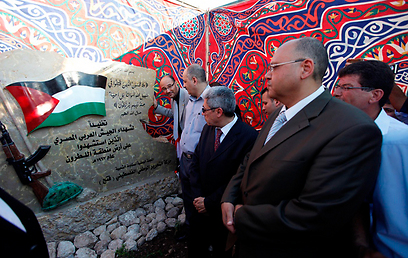 האנדרטה ליד רמאללה. "ישראל מנסה למחוק את הזיכרון הפלסטיני" ()