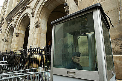 Paris synagogue (Photo: AP)