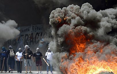 המהומות בבואנוס איירס ביום השנה ה-11 למהומות של 2001 (צילום: AFP) (צילום: AFP)