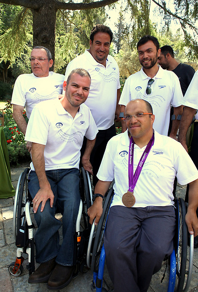 וינר (עוד ראשון משמאל) עם נבחרת ישראל בטניס  (צילום: בועז רבינוביץ') (צילום: בועז רבינוביץ')