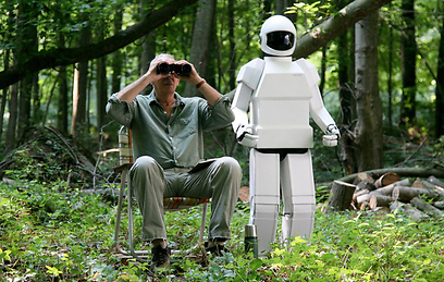 פרנק לאנג'לה והרובוט. וגר זקן עם רובוט ()