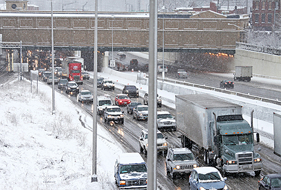 עומס תנועה בשלג של אוהיו (צילום: MCT) (צילום: MCT)