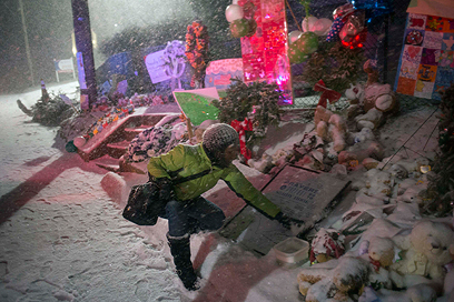 שלג ירד גם על הגלעד לנרצחי הטבח בניוטאון, קונטיקט (צילום: MCT) (צילום: MCT)