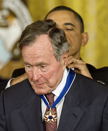 מקבל את עיטור הכבוד מאובמה בפברואר 2011 (צילום: AFP) (צילום: AFP)