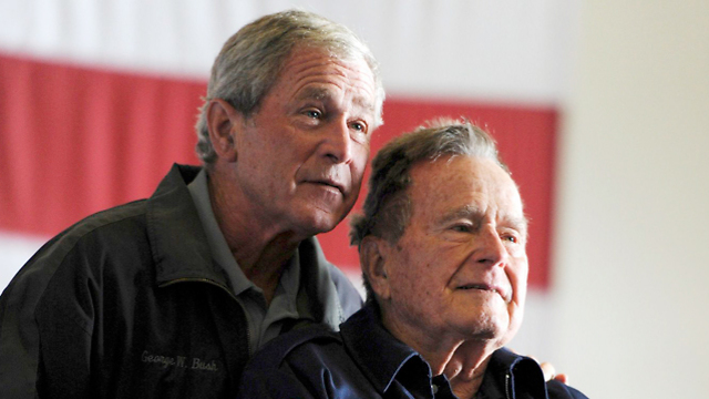 ג'ורג' בוש האב וג'ורג' בוש הבן (צילום: רויטרס) (צילום: רויטרס)