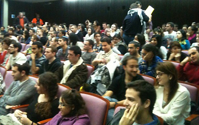 עימות מכוער באוניברסיטה