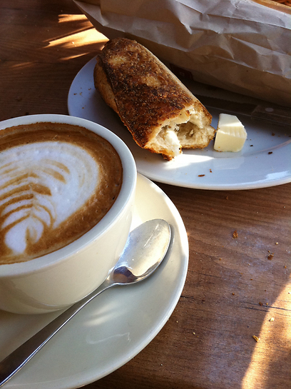 קפה, חמאה ובגט. מי צריך יותר מזה? (צילום: רפי אהרונוביץ') (צילום: רפי אהרונוביץ')