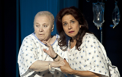 עם ענת וקסמן בהצגה "סוף טוב" (צילום: ז'ראר אלון) (צילום: ז'ראר אלון)