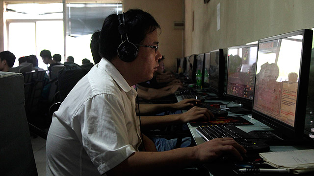 24 מיליון נערים מכורים לאינטרנט בסין  (צילום: AP) (צילום: AP)