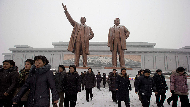 Statues of Kim Il-sung and Kim Jong-il. Make sure the Westerner bows to them. (Photo: AP)