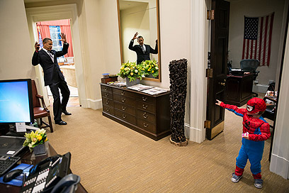 למנהיג המעצמה הגדולה בעולם יש גם זמן למשחקים (צילום: פיט סאוזה, הבית הלבן) (צילום: פיט סאוזה, הבית הלבן)
