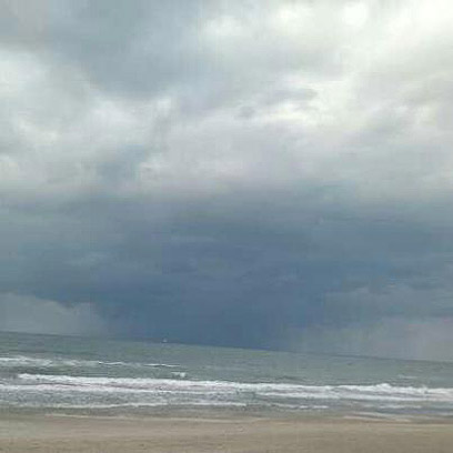 חוף קריית ים בעין הסערה (צילום: גל בן זקן) (צילום: גל בן זקן)