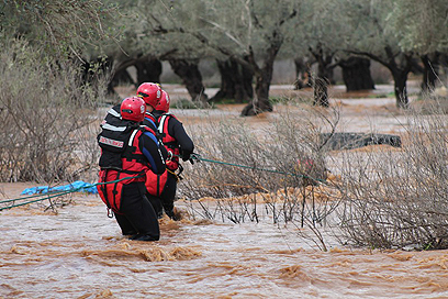 חילוץ מנחל חילזון (צילום: אתר פאנט) (צילום: אתר פאנט)
