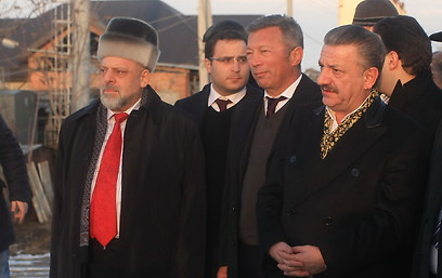 איסמאילוב וגאידמק במהלך הביקור בצ'צ'ניה (צילום: אסף שקד, בית"ר ירושלים) (צילום: אסף שקד, בית