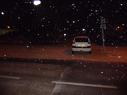 5. פתיתי שלג במצפה רמון (צילום:    עדי הבורסח) (צילום:    עדי הבורסח)