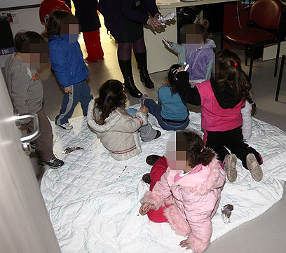 ילדי הגן במיון בבית החולים (צילום: אבי מועלם) (צילום: אבי מועלם)