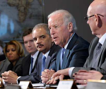 ביידן בפגישה עם התובע הכללי ובכירים נוספים (צילום: AP) (צילום: AP)