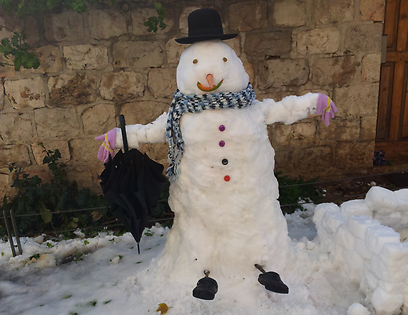 בירושלים הלכו על המובן מאליו ובנו איש שלג (צילום: יעל אופיר) (צילום: יעל אופיר)
