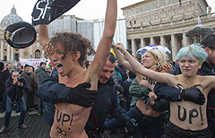 ההפגנה בכיכר פטרוס הקדוש (צילום: AP) (צילום: AP)