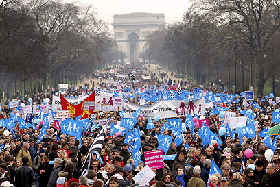 המעורבות במאלי הסיטה את תשומת הלב מהפגנת הענק בפריז נגד נישואי הומואים (צילום: AFP) (צילום: AFP)